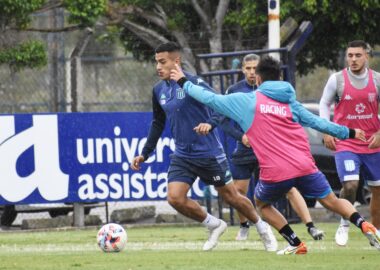 Gago piensa en varios cambios en Racing para el domingo