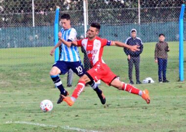 Racing ganó y salió del fondo de la tabla