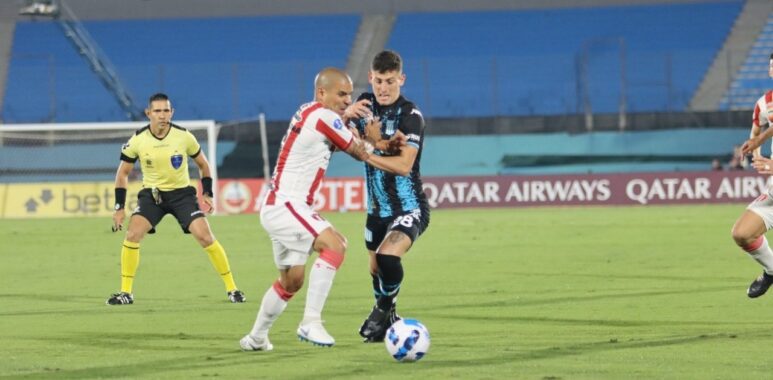 Racing ganó en su debut por Sudamericana