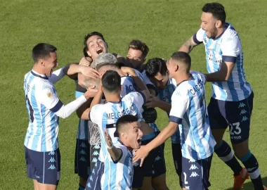 Racing enfrenta a Boca por un lugar en la final