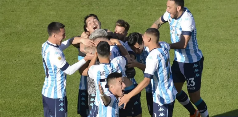 Racing enfrenta a Boca por un lugar en la final