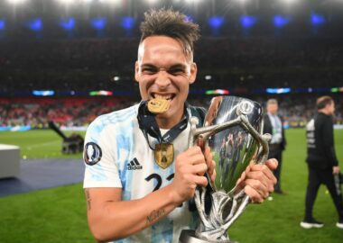 Ex Racing: Lautaro gol y asistencia para gritar campeón en Wembley