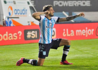 Racing se desprende de otro jugador