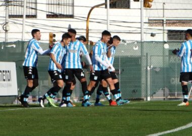 Racing goleó a Sarmiento