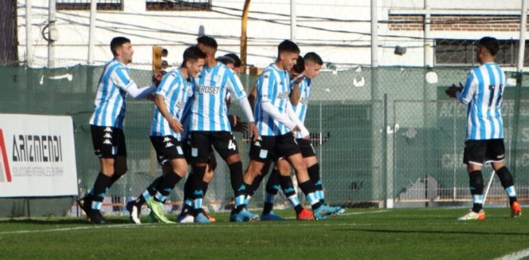 Racing goleó a Sarmiento