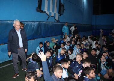 Abrazo simbólico en la sede de Villa del Parque