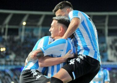 Con un gran Vecchio y un Arias gigante, Racing volvió al triunfo