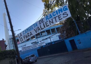 Pasacalles contra de Gago y los jugadores de Racing