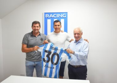 Sigali renovó su contrato con Racing