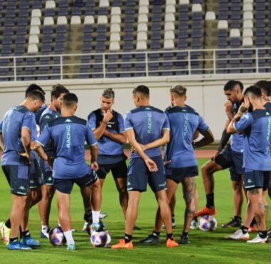 RACING REALIZÓ SU PRIMER ENTRENAMIENTO EN EMIRATOS