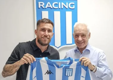 Jonatan Gómez renovó su contrato con Racing