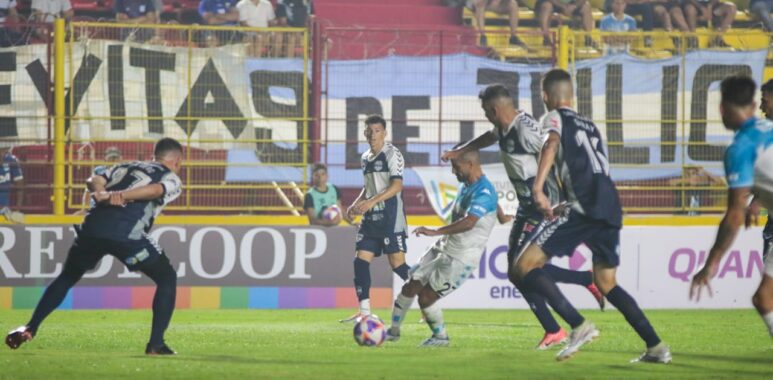 Racing quiere bajar al puntero Lanús en el Cilindro