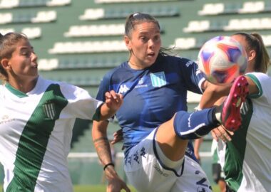 Racing le ganó a Banfield en un partido caliente