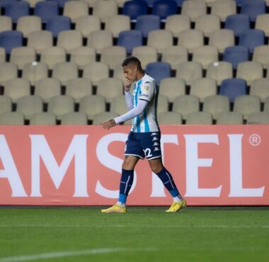 Paolo Guerrero: "Estoy muy feliz de pertenecer a Racing"