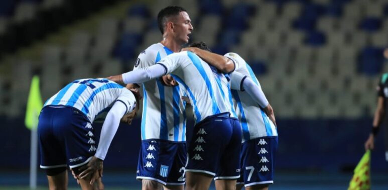 Racing comenzó la copa con una victoria en Chile