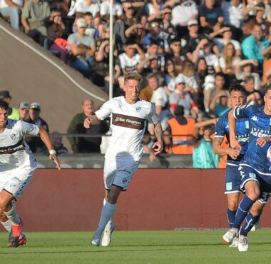 Racing está sufriendo por un plantel muy mal armado