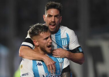 Racing ganó el pendiente ante Vélez y de a poco se aleja del fondo