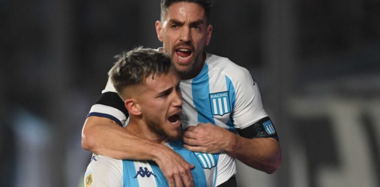 Racing ganó el pendiente ante Vélez y de a poco se aleja del fondo