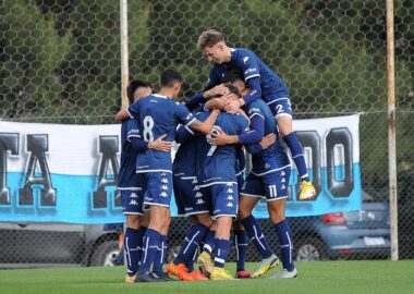 Racing venció a Estudiantes en el Predio Tita