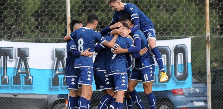 Racing venció a Estudiantes en el Predio Tita