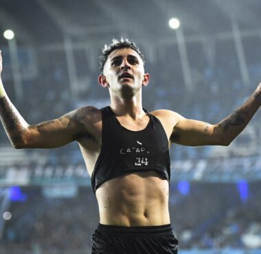 Racing lo ganó sobre la hora y se sube a la punta