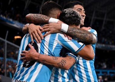 UNO x UNO: RACING tuvo alas y goleó a Bragantino