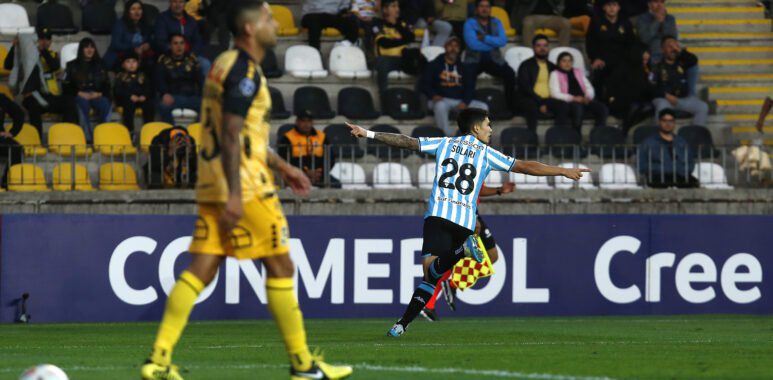 Racing ganó en Chile y suma puntaje ideal