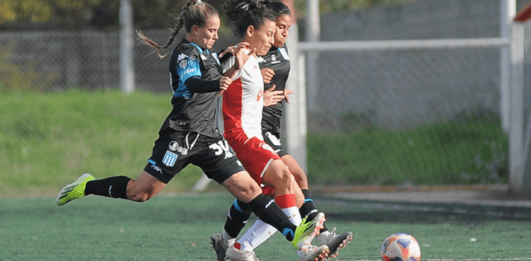 Racing derrotó a Huracán y no le pierde pisada a Boca