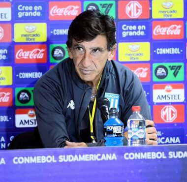 Costas aseguró que Racing está cada vez mejor