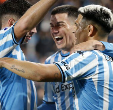 Racing goleó a Luqueño y clasificó primero