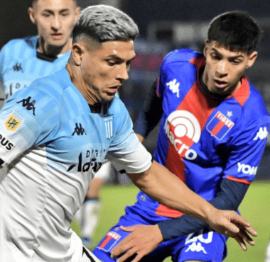 La figura de Racing: Maxi Salas conducción