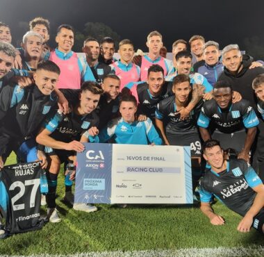 Racing va en busca del pase a octavos de final