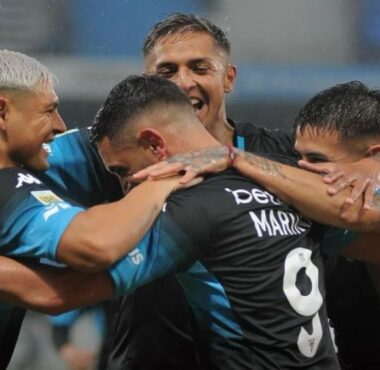 Racing se floreó y goleó