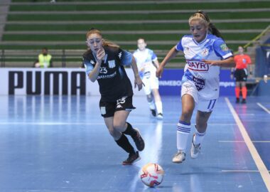 Racing venció y quedó puntero