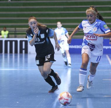 Racing venció y quedó puntero