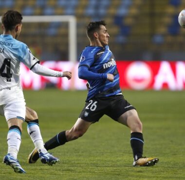 Racing derrotó a Huachipato en el partido de ida