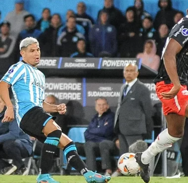 ¿Cómo le fue a Racing de local en series ante Brasileños?