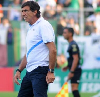 Costas aseguró que Racing fue un desastre
