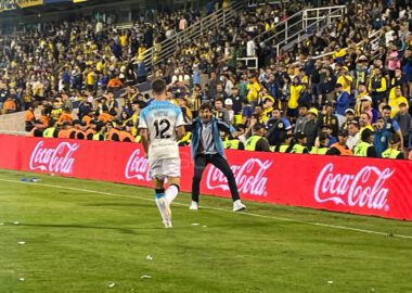 Racing ganó en Rosario y va por todo