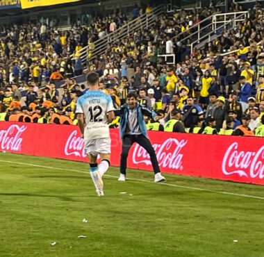 Racing ganó en Rosario y va por todo