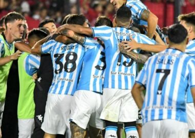 Racing visita a Barracas en la cancha de Riestra