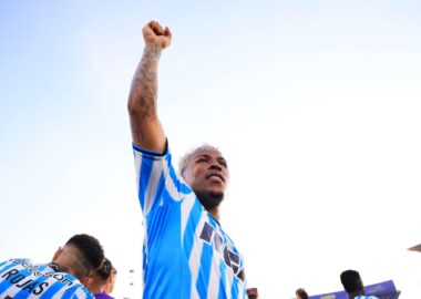 Racing continúa negociando con Roger Martínez