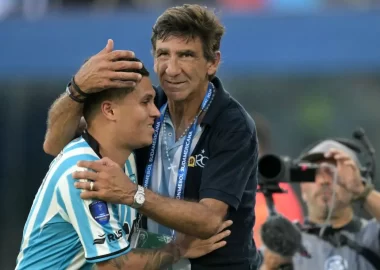 Costas habló del mercado de pases y del jugador que le robó Boca