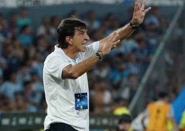 Costas, el cerebro de Racing habló en conferencia