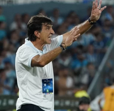 Costas, el cerebro de Racing habló en conferencia