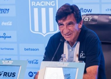 Costas le pidió al hincha de Racing que confíe en el equipo