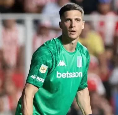 Cambeses la muralla del arco de Racing ante Unión