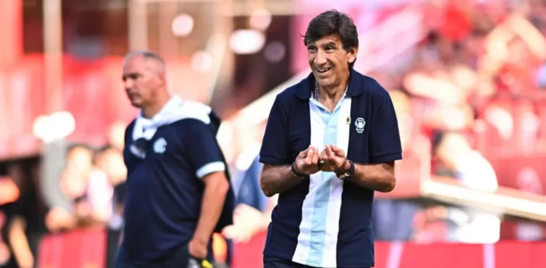 Costas reclamó que el arbitraje en contra de Racing fue alevoso
