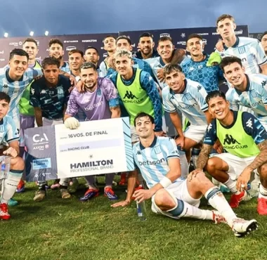 Facundo Mura cumple, Salas dignifica