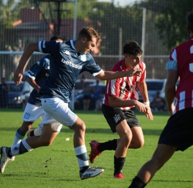 Un gol, una expulsión y una derrota